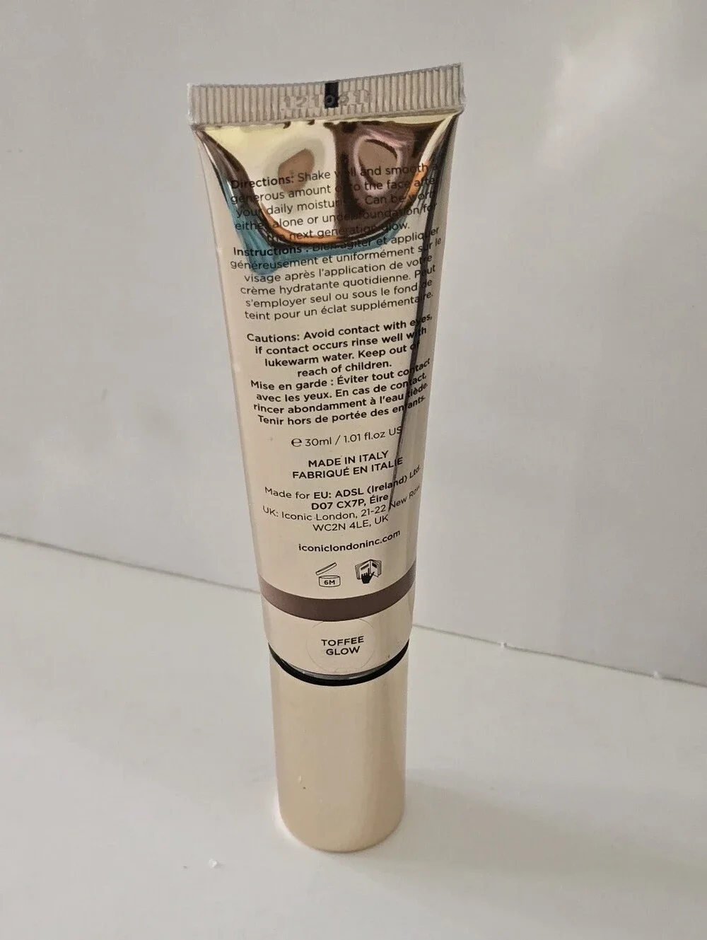 Iconic London Radiance Booster in Toffee Glow